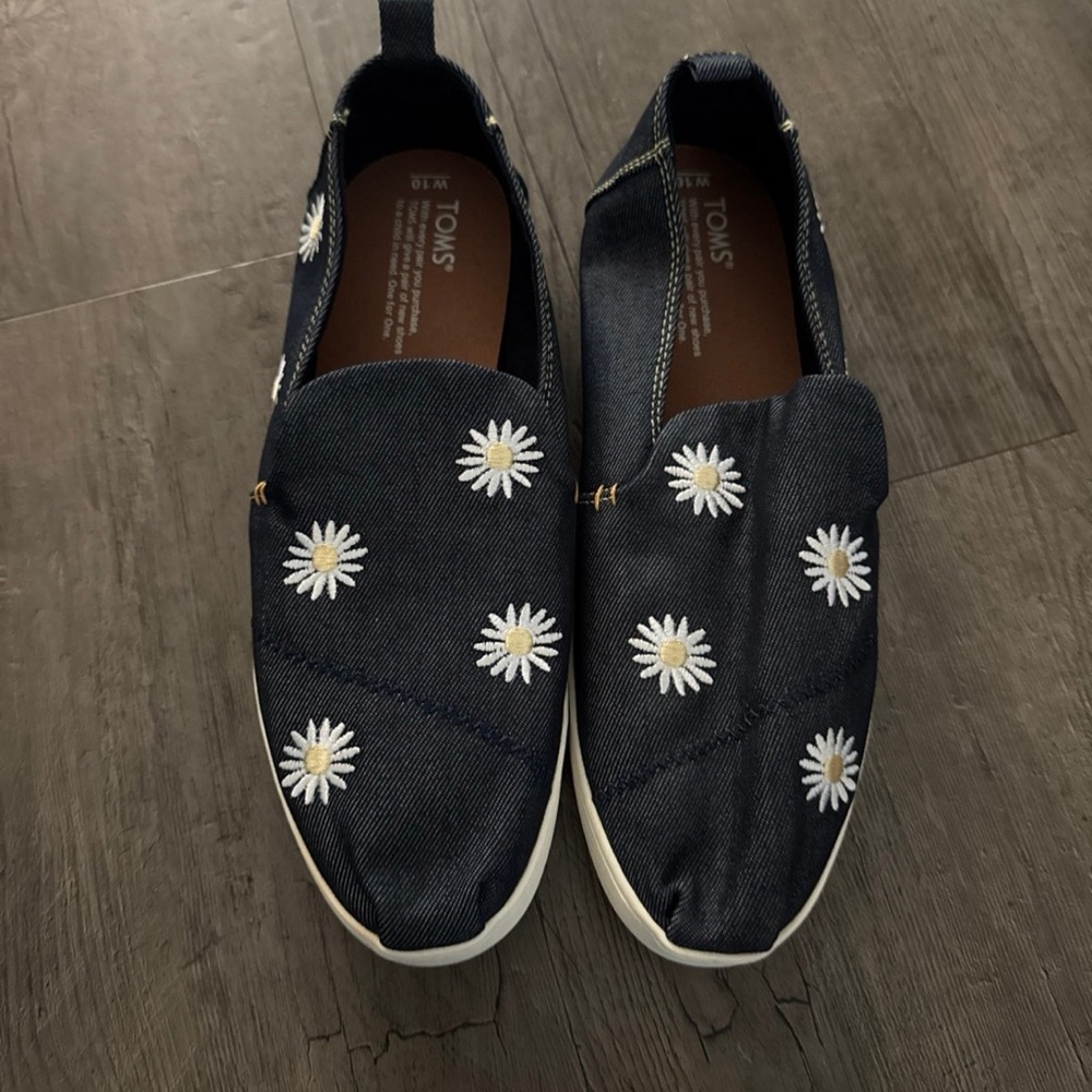 Toms Navy Denim Slip-Ons with Floral Embroidery NWOT